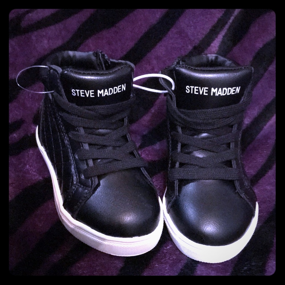 Adorable Steve Madden sneakers